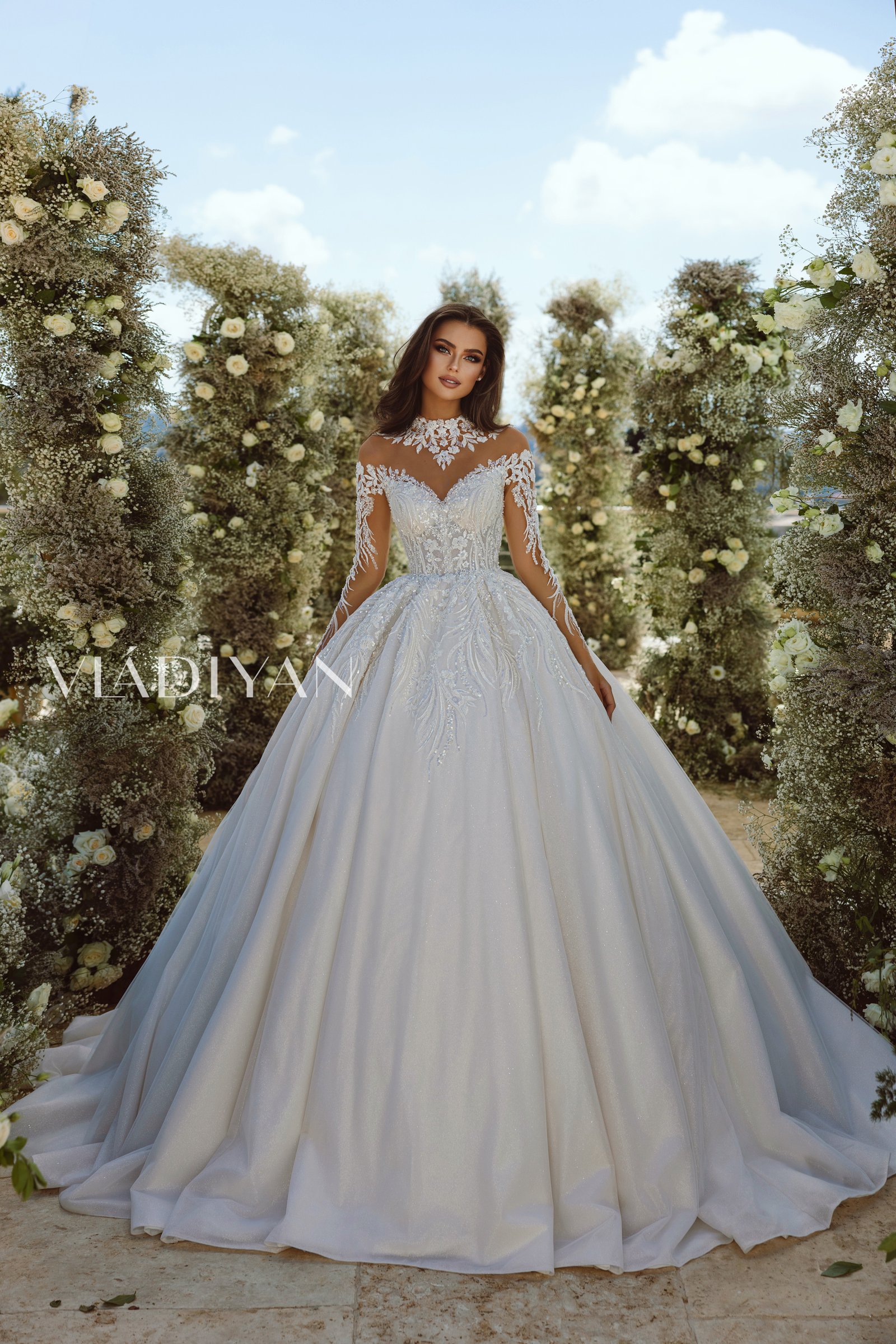 Abito sposa principessa in pizzo e tulle glitter.